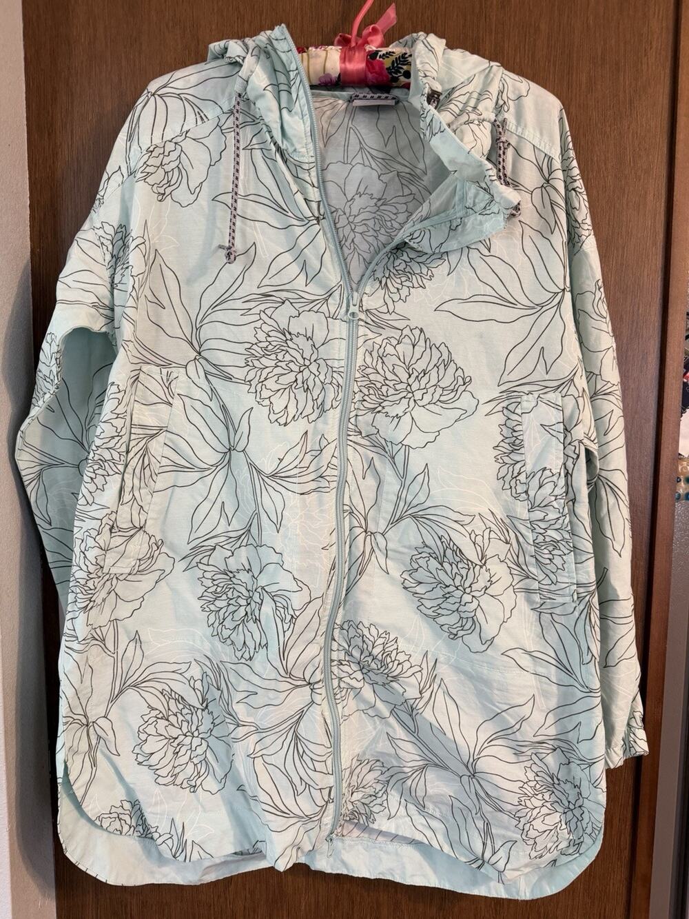 Columbia Women’s Size MED Little Fields Printed Long Jacket light blue adjustabl